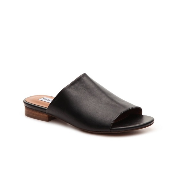 Steve Madden Shoes - ❗️FINAL PRICE - Steve Madden Trope Flat Sandals